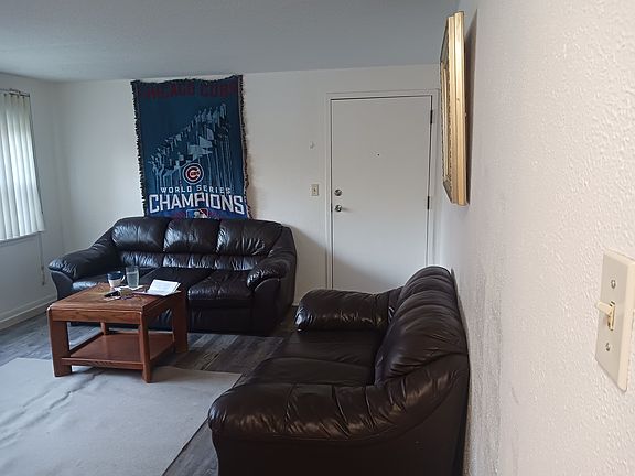3rd image of 10811 S Lloyd Dr APT 2