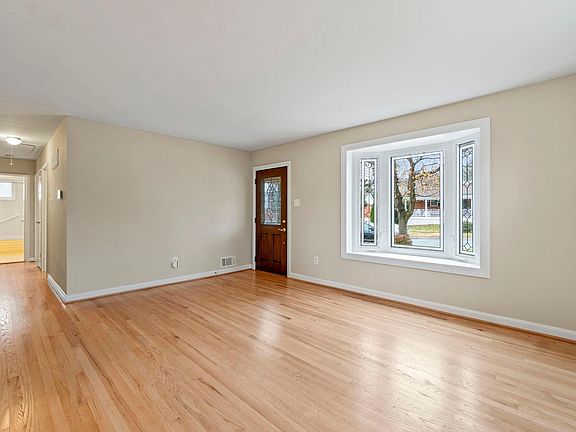 3rd image of 4705 Wilwyn Way