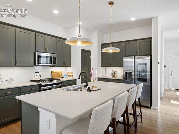4th image of 84 Mayflower Park Pl