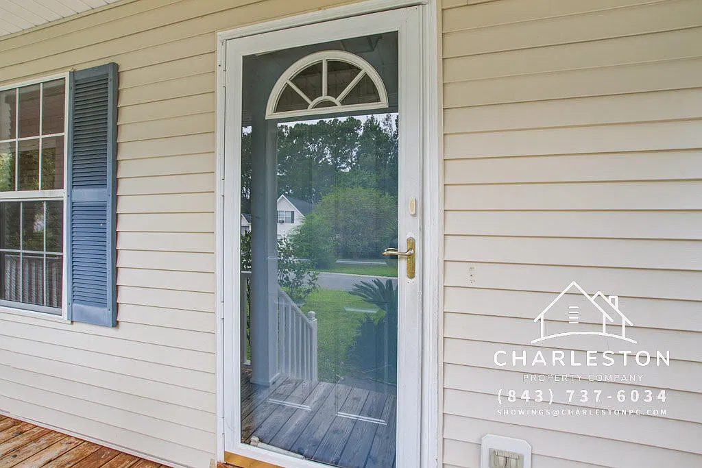 4 bed, 2.5 bath, 1695 sqft, $2,300 — Photo 2