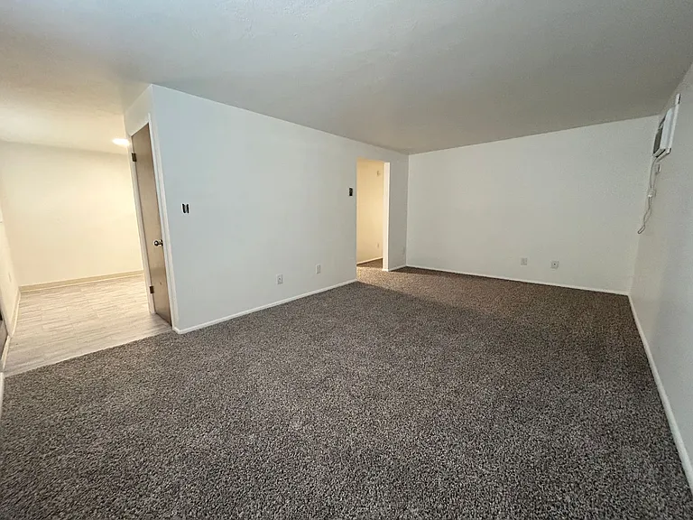 Cherry Lane - 423 - 425 — Photo 4