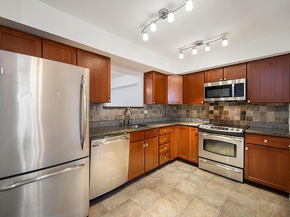 5th image of 214-30 N 22nd St Unit 14A