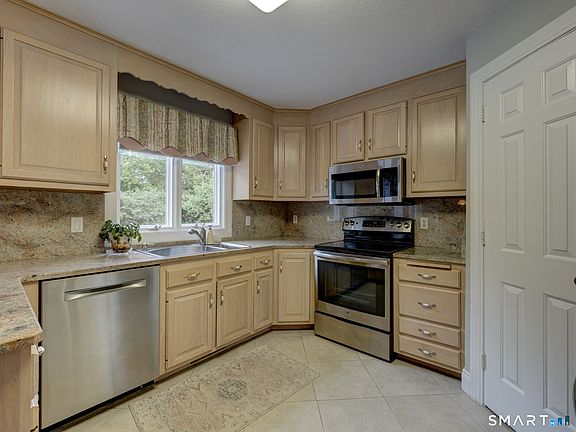 4th image of 37 Skyview Terrace