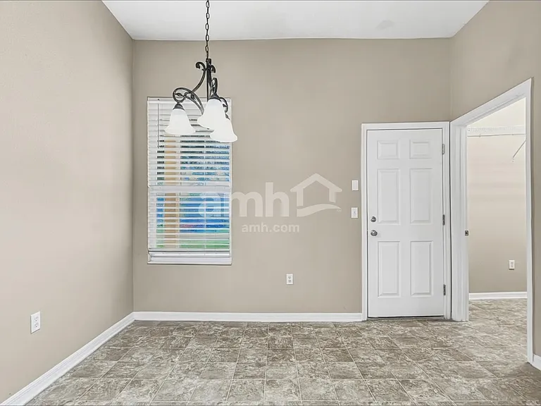 3828 Alamanda Hills Ln — Photo 5
