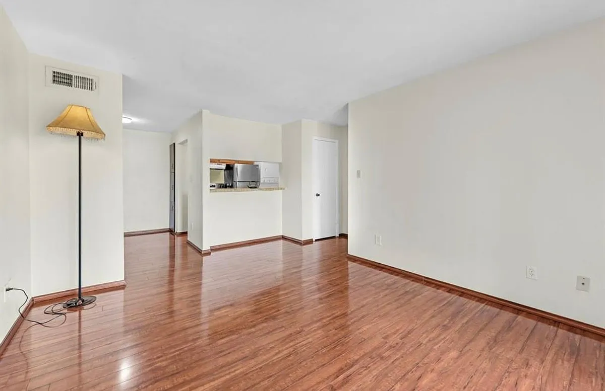 Building Photo - 6161 Reims Rd #200