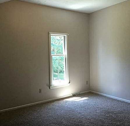 3rd image of 107 Wall St