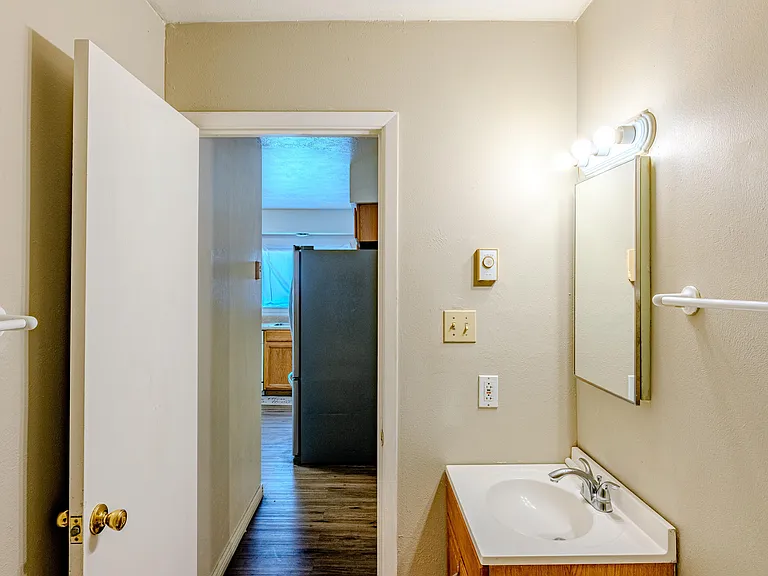 201 Burma Dr NE — Photo 16