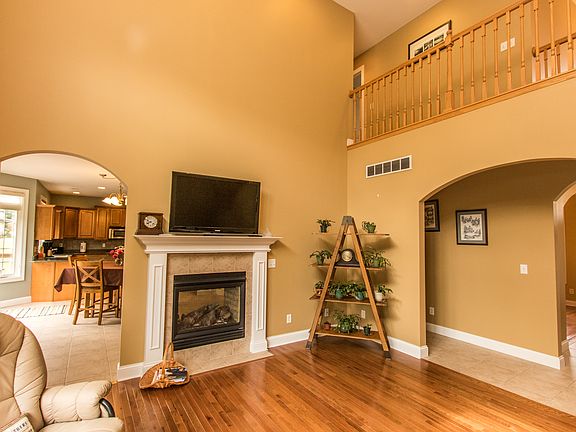 4th image of 1106 Winterberry Ave