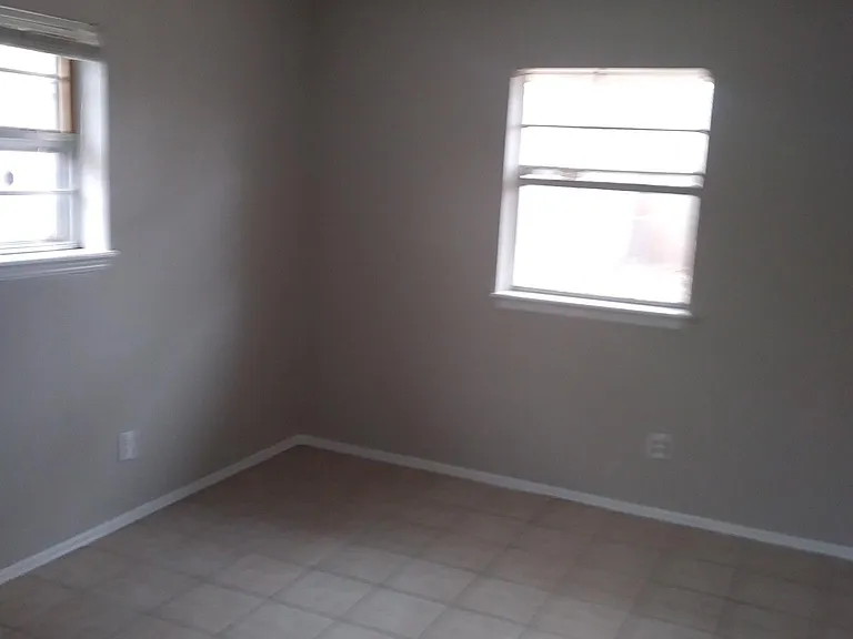 941 N Bradley Ave — Photo 11