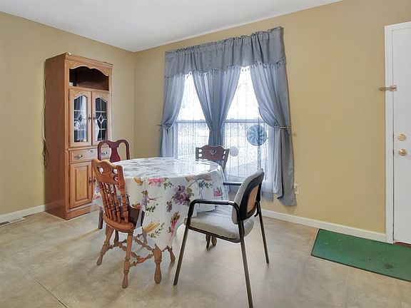 3rd image of 2715 E Cardinal Dr