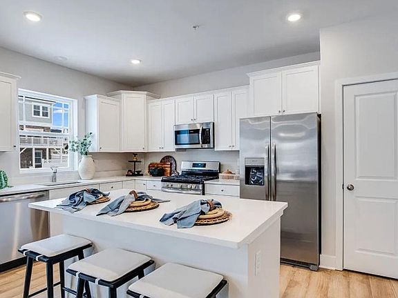 3rd image of 10577 Roundstone Ln