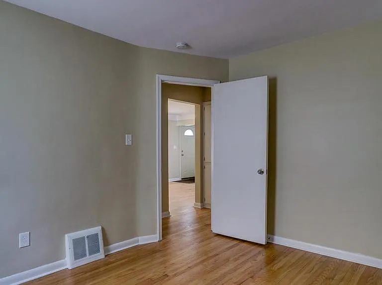 28458 Rosslyn Ave — Photo 26