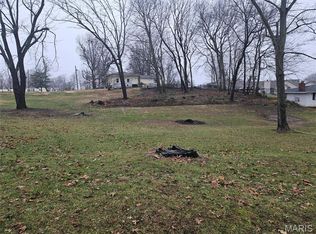 19 Fairway Dr, Bethalto, IL 62010