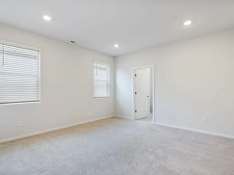 11604 NE 16th St — Photo 12