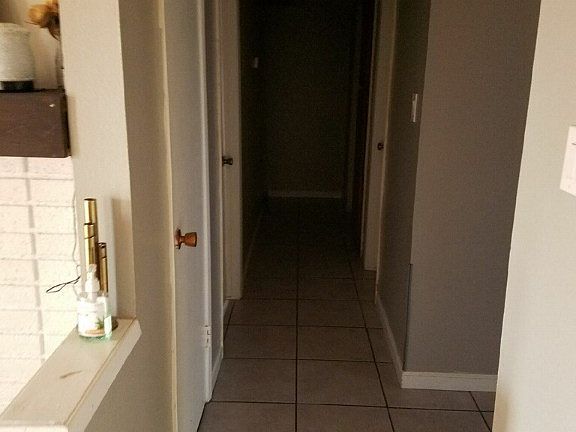 3rd image of 1009 E Sproul Ct