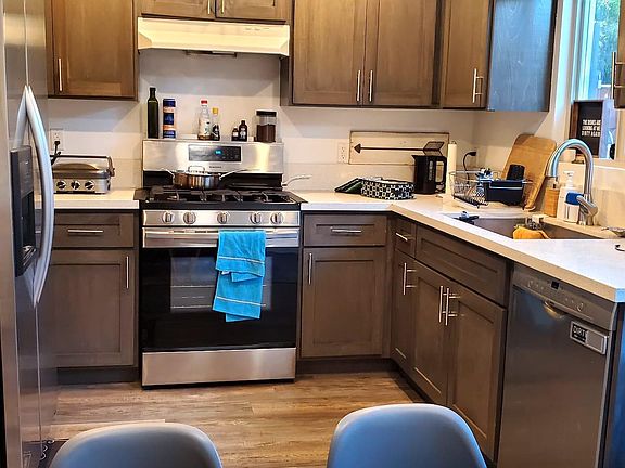 3rd image of 538 Golden Ave #C
