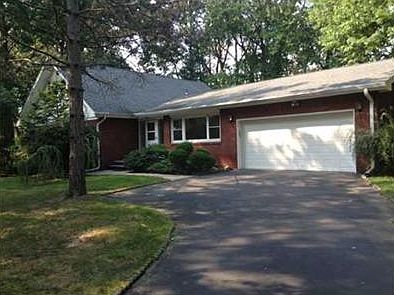 1st image of 61 Roosevelt St