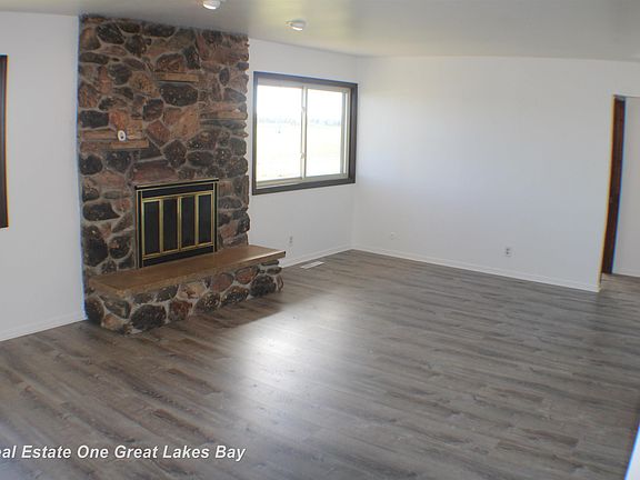 2nd image of 2160 River Rd