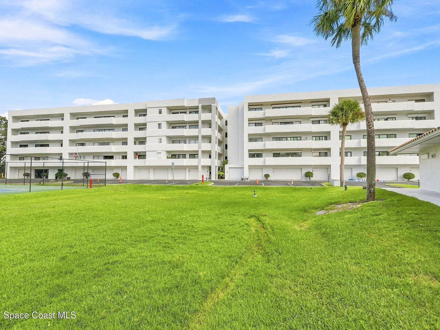 2 bed, 2.0 bath, 1480 sqft, $3,200 — Photo 4