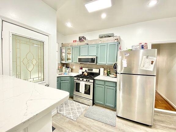 4th image of 402A 19th St #1