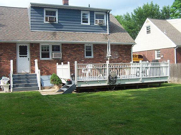 back yard/ w deck
