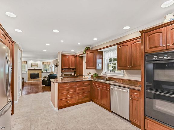 3rd image of 29712 Wellington Dr