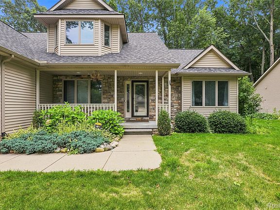 5th image of 2318 Flagstone Dr