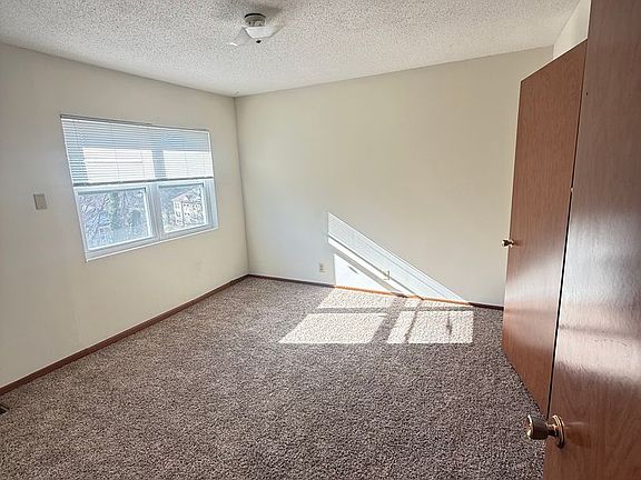 3rd image of 909 Flanders Ln #4