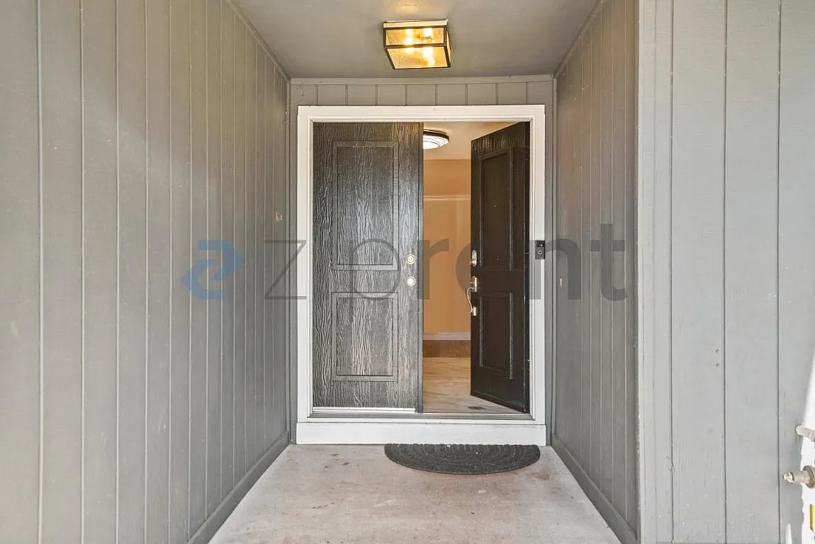 4 bed, 1380 sqft, $5,066 — Photo 3