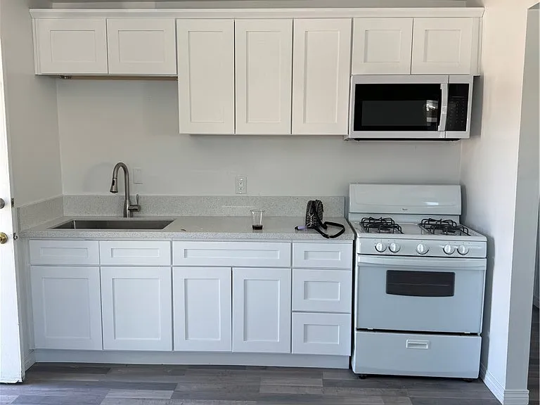 1124 Ramona Ave — Photo 5