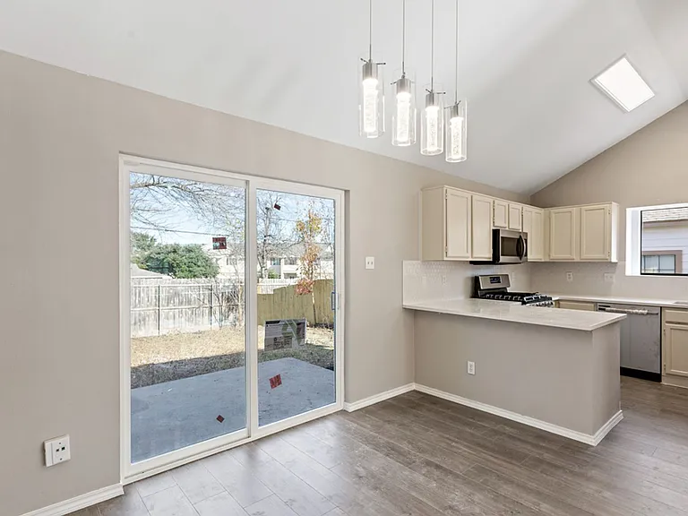 816 Clearwater Trl — Photo 13