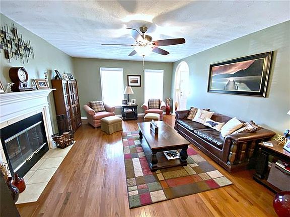 4th image of 1623 Berkshire Dr