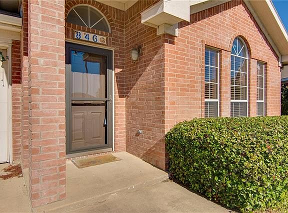 3rd image of 846 W Colony Dr