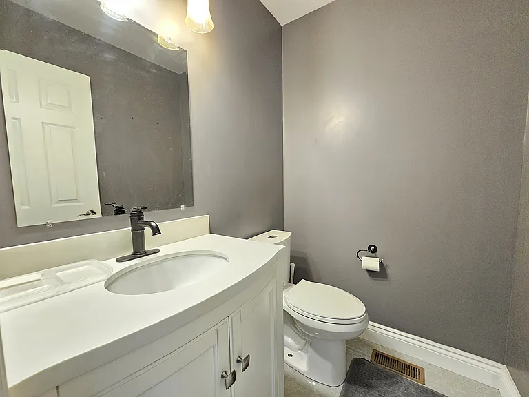 49 Decew Woods Ct #1 — Photo 9