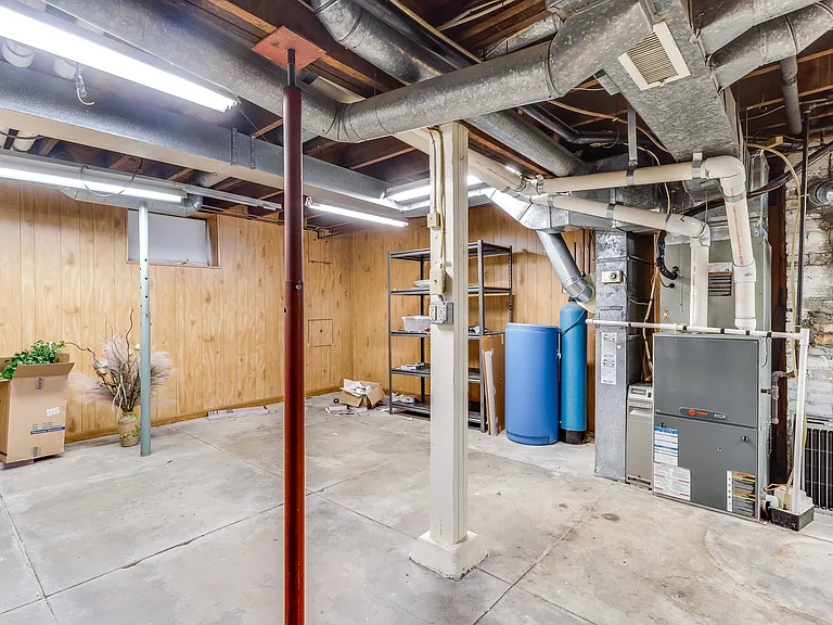122 S Belmont Ave — Photo 36