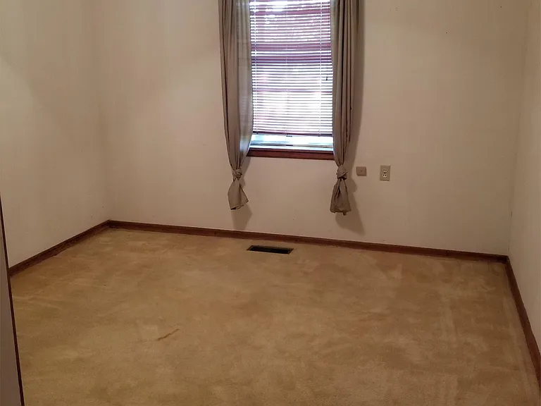 60 Crowden Ln — Photo 11