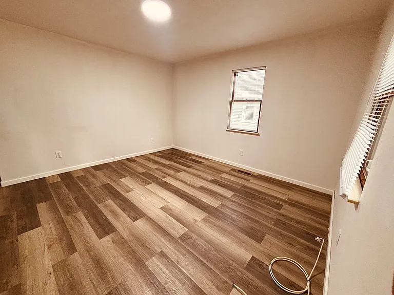 1805 W Adams St — Photo 3