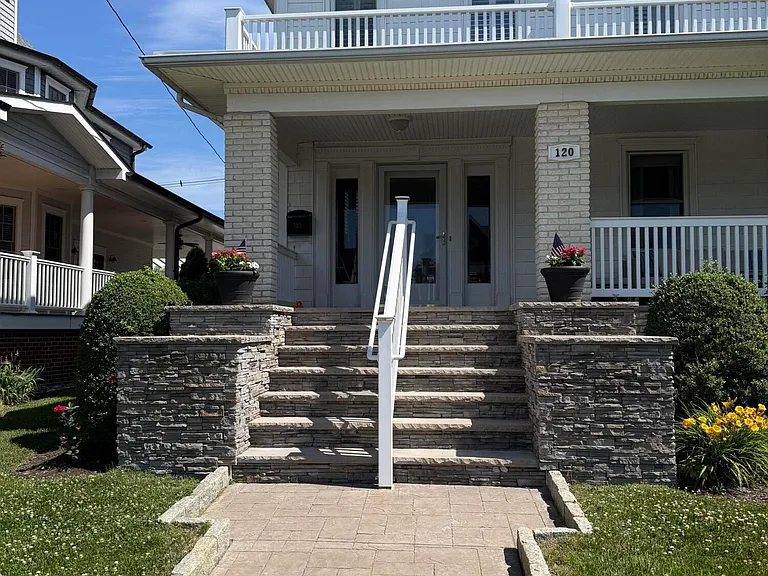 120 Garfield Ave — Photo 3