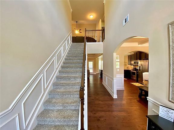 4th image of 160 Brooks Village Dr
