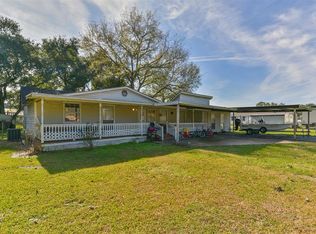 402 Lee Ave, Anahuac, TX 77514
