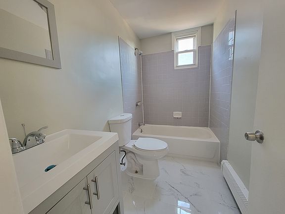 5th image of 951 Clinton Ave #22A