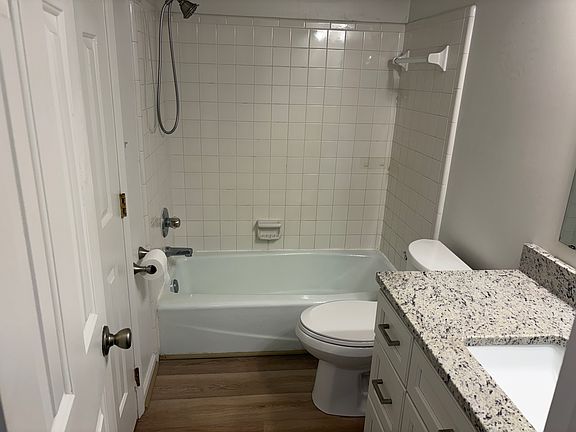 5th image of 214 Bramble Ct #214