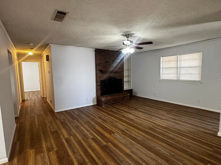 2809 Lawton Dr — Photo 4