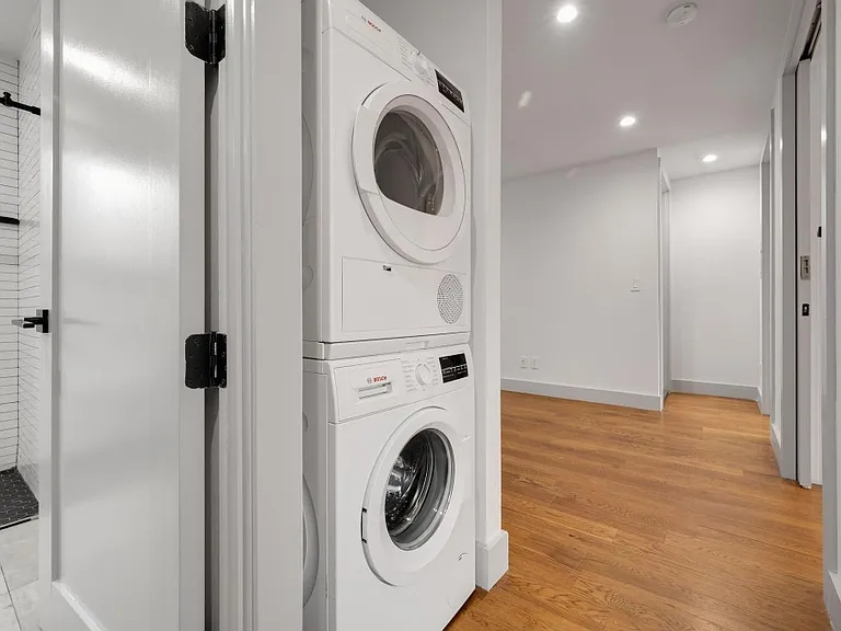 629 E 5th St #21 — Photo 10