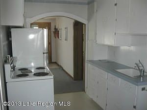 3rd image of 208 Woodland Ave W