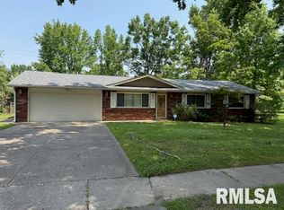 1700 W Taylor Dr, Carbondale, IL 62901