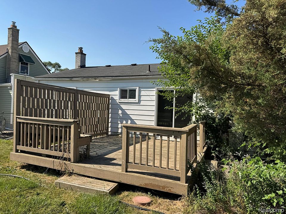 23113 Socia St, photo 17