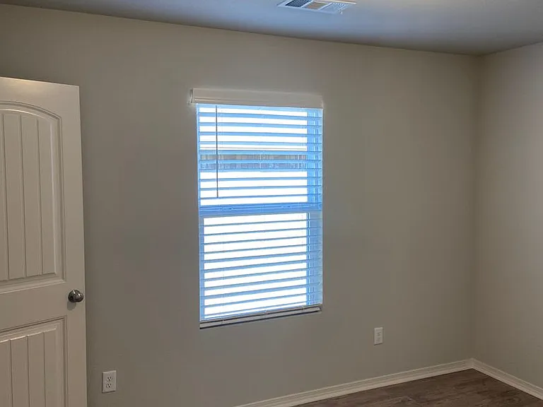 2509 Grand Ln — Photo 5