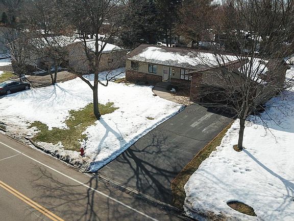 2nd image of 2967 Bellaire Ave