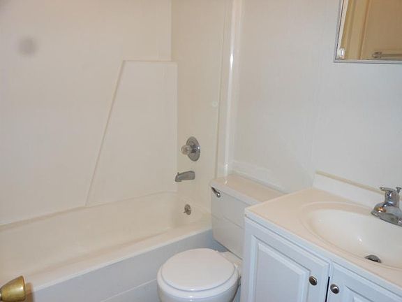 3rd image of 201 Anthony Dr APT B